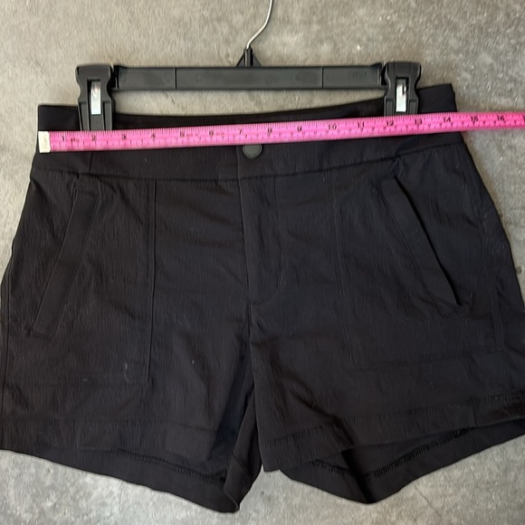 Athleta Trekkie Hiking Shorts size 2 Black - Picture 3 of 6